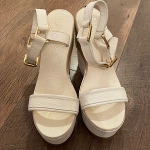 Tory Burch women’s white wedge sandals size 6
